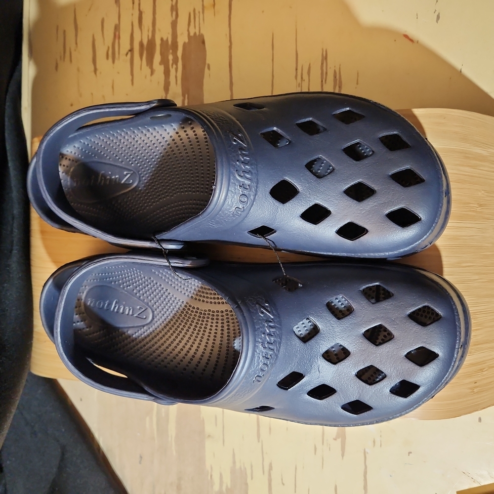 NOTHINZ Men's Dark Blue Clogs NWOT